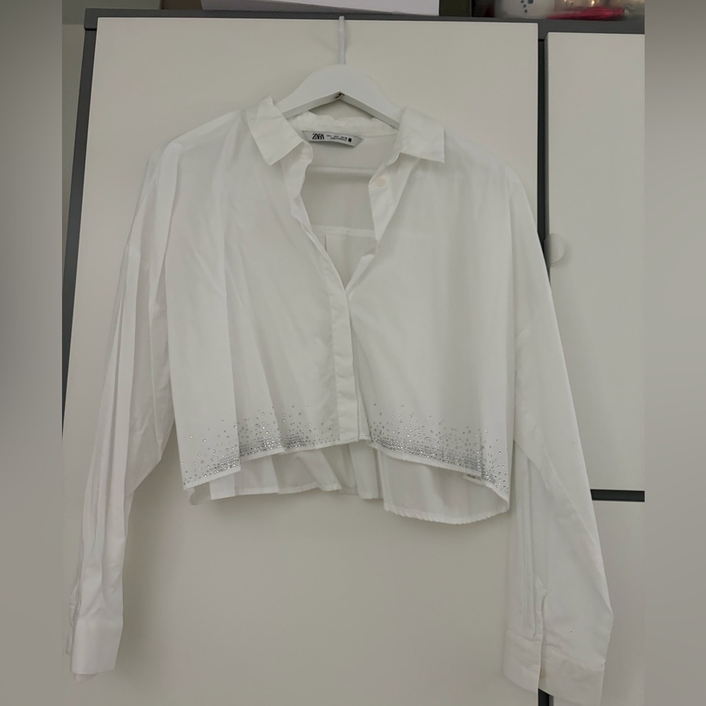 Zara White Cropped Button-Down Shirt with Silver Hem Accents
